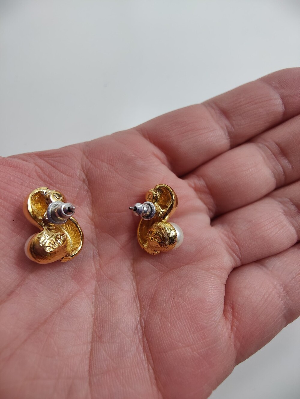 Signed Napier Faux Pearl Gold Tone Swirl Earrings Vintage Designer Pearl Stud - Picture 8 of 12